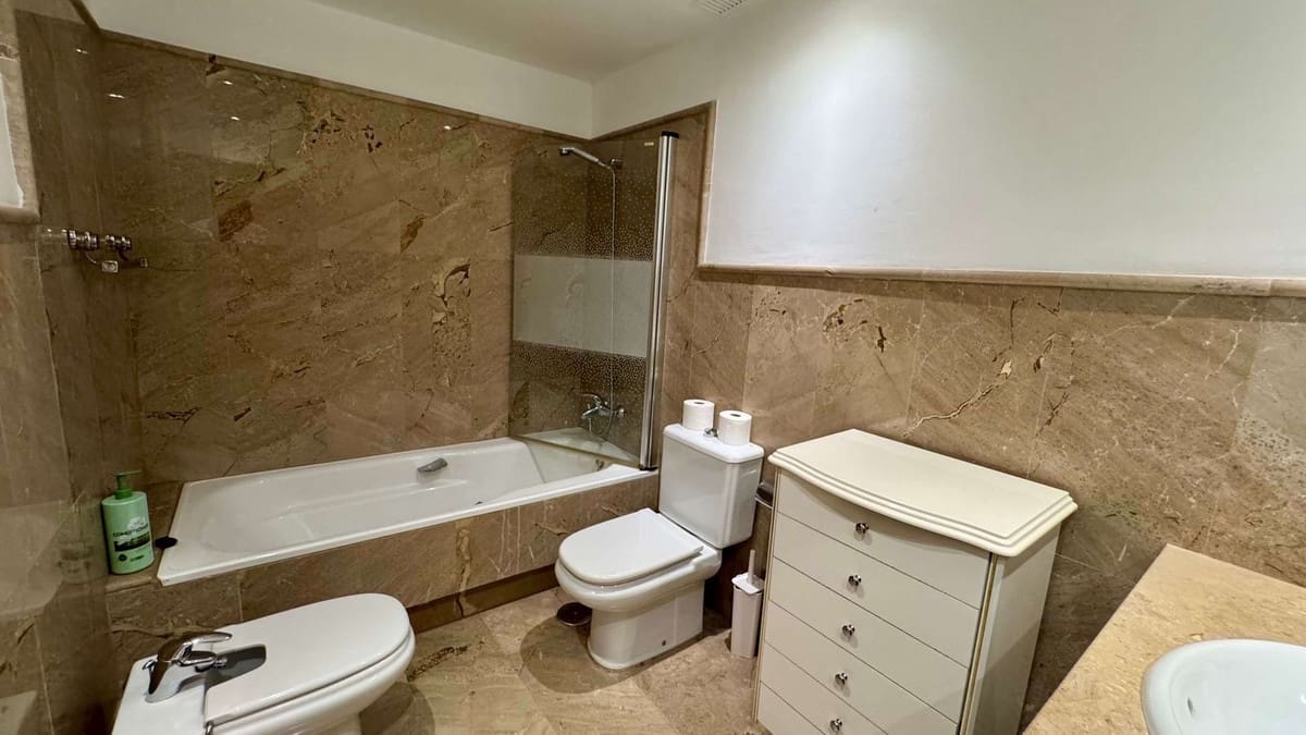 2 bedroom Apartment for sale in Nueva Andalucia with pool garage - € 585,000 (Ref: 9000412)