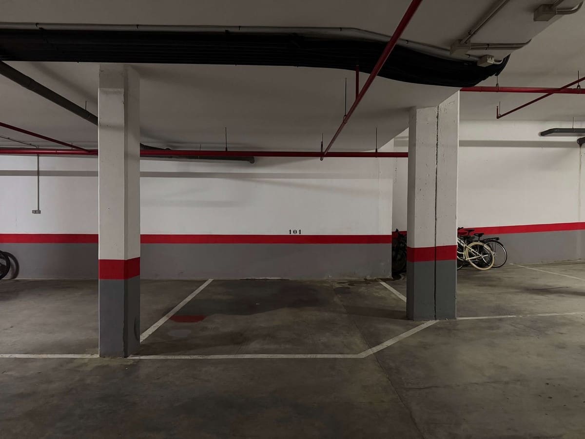 2 bedroom Apartment for sale in Nueva Andalucia with pool garage - € 585,000 (Ref: 9000412)