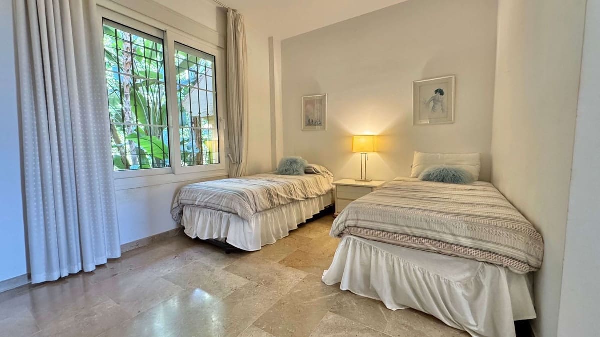 2 bedroom Apartment for sale in Nueva Andalucia with pool garage - € 585,000 (Ref: 9000412)