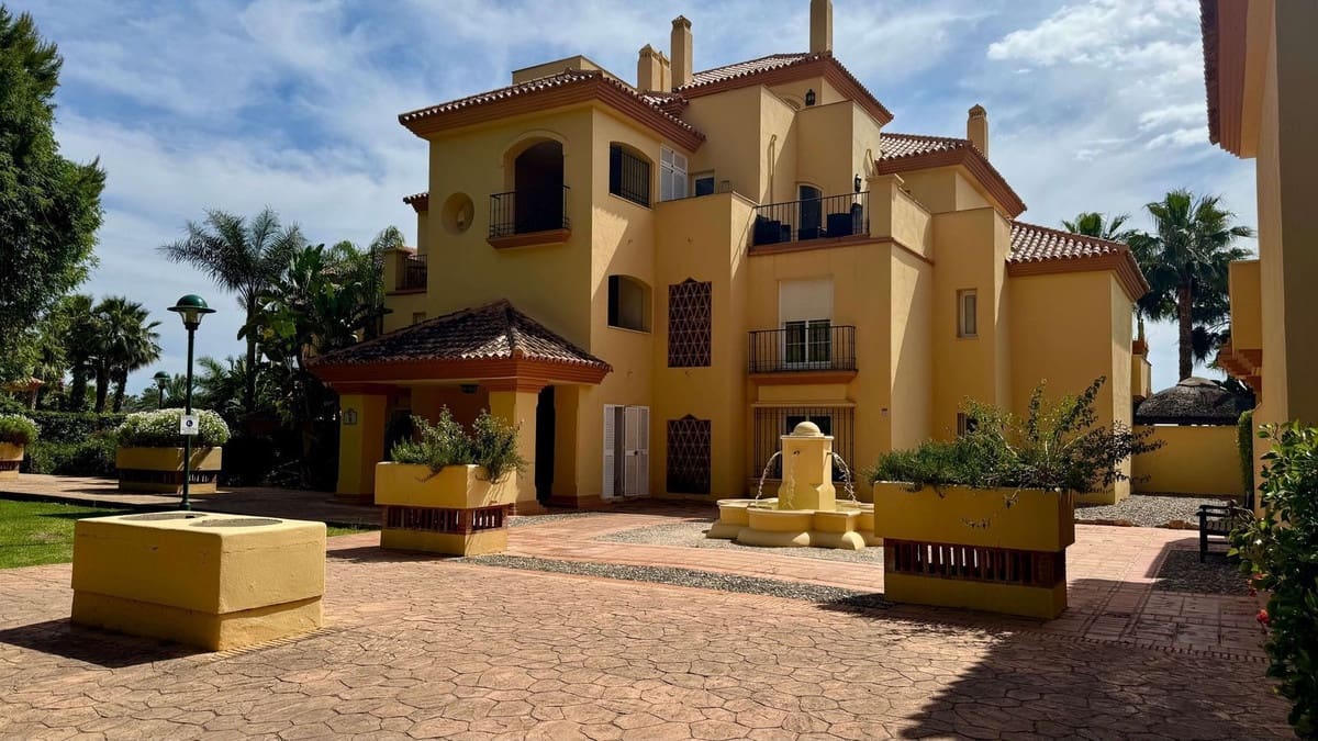 2 bedroom Apartment for sale in Nueva Andalucia with pool garage - € 585,000 (Ref: 9000412)