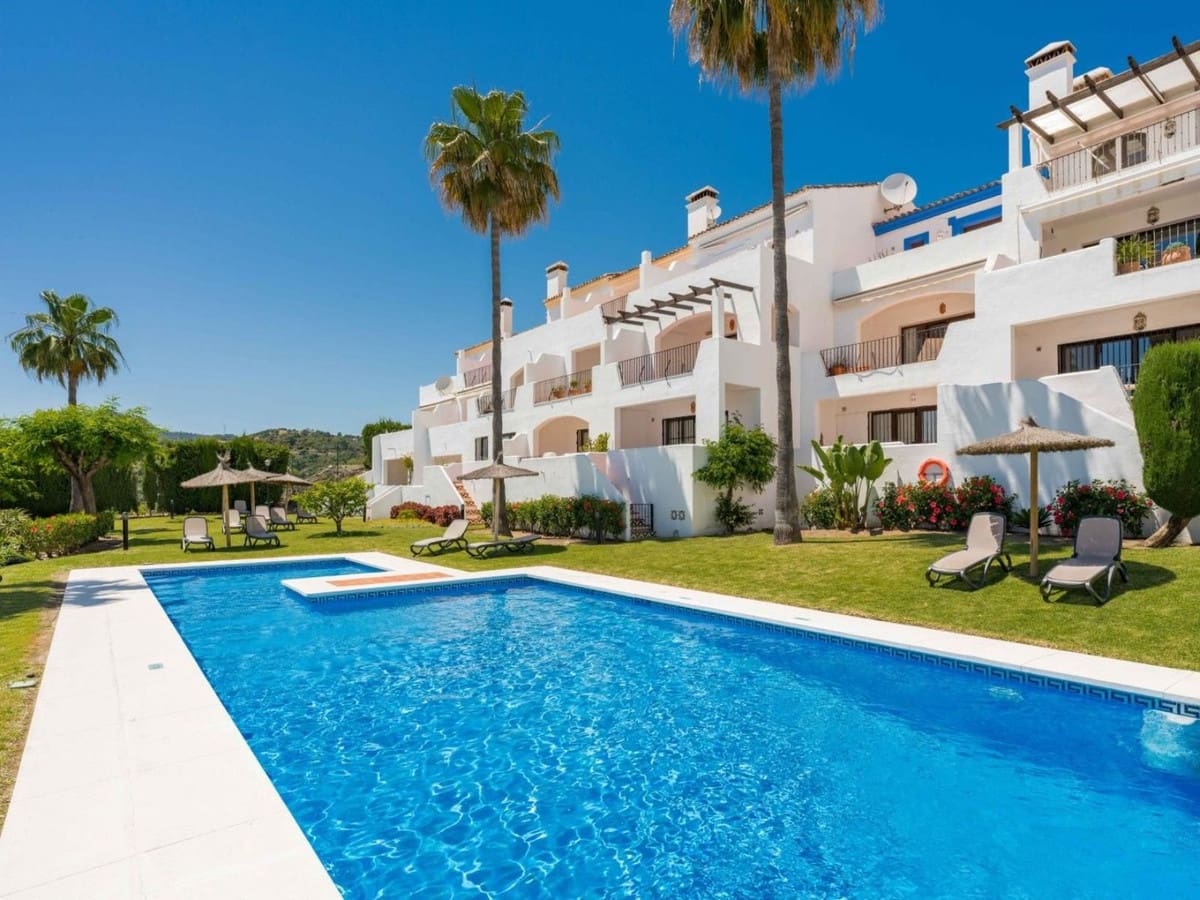 3 soveværelse Lejlighed til salg i Los Arqueros med swimmingpool - € 595.000 (Ref: 9015598)