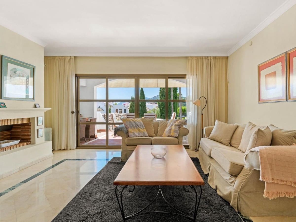 3 soveværelse Lejlighed til salg i Los Arqueros med swimmingpool - € 595.000 (Ref: 9015598)