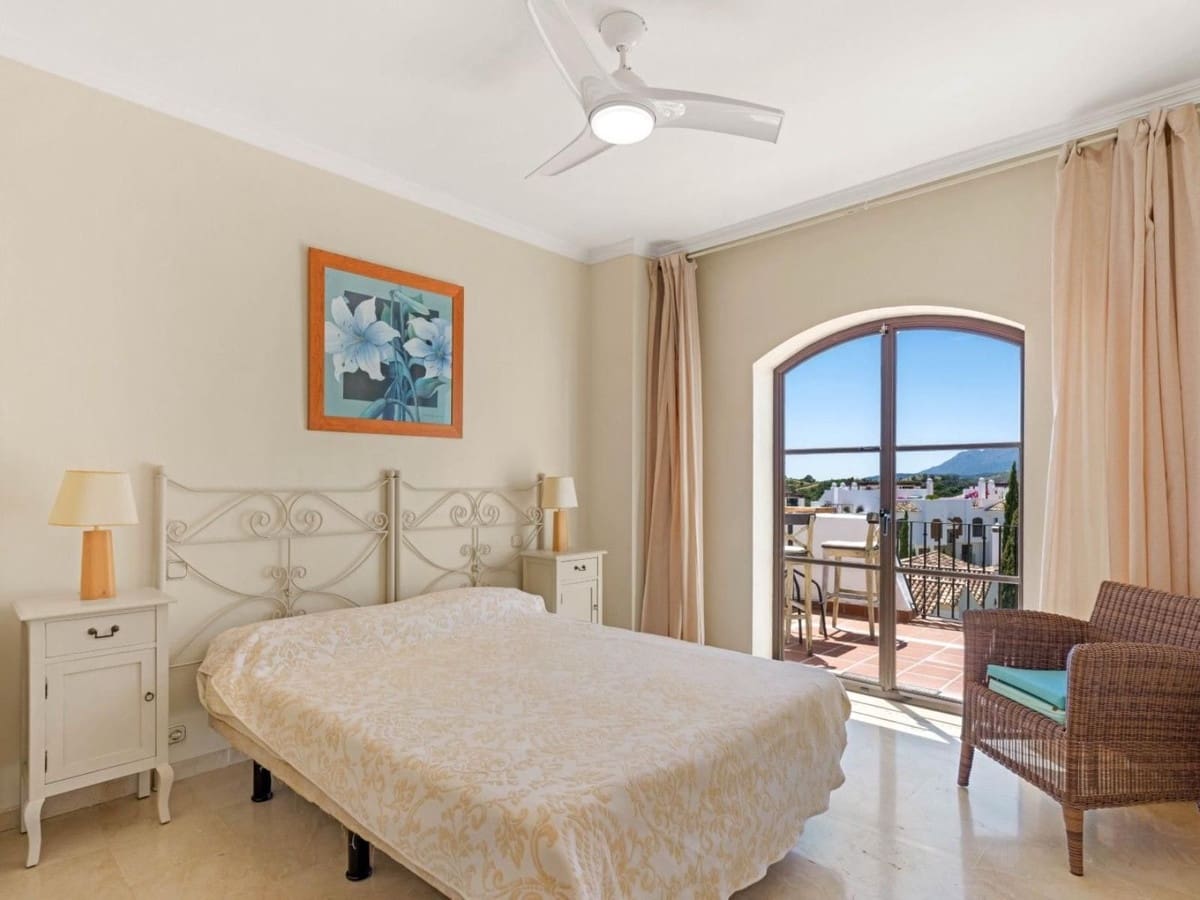 3 soveværelse Lejlighed til salg i Los Arqueros med swimmingpool - € 595.000 (Ref: 9015598)