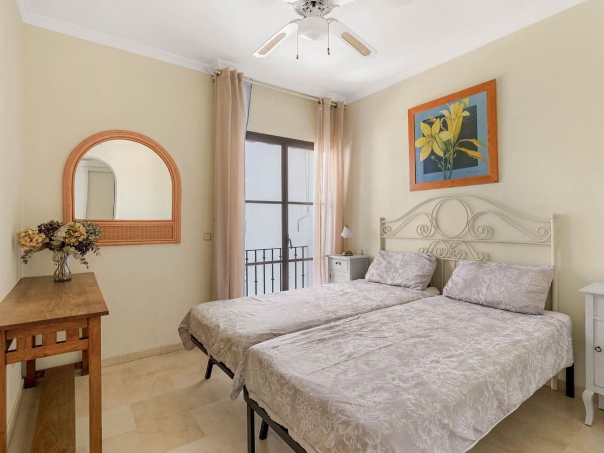 3 soveværelse Lejlighed til salg i Los Arqueros med swimmingpool - € 595.000 (Ref: 9015598)