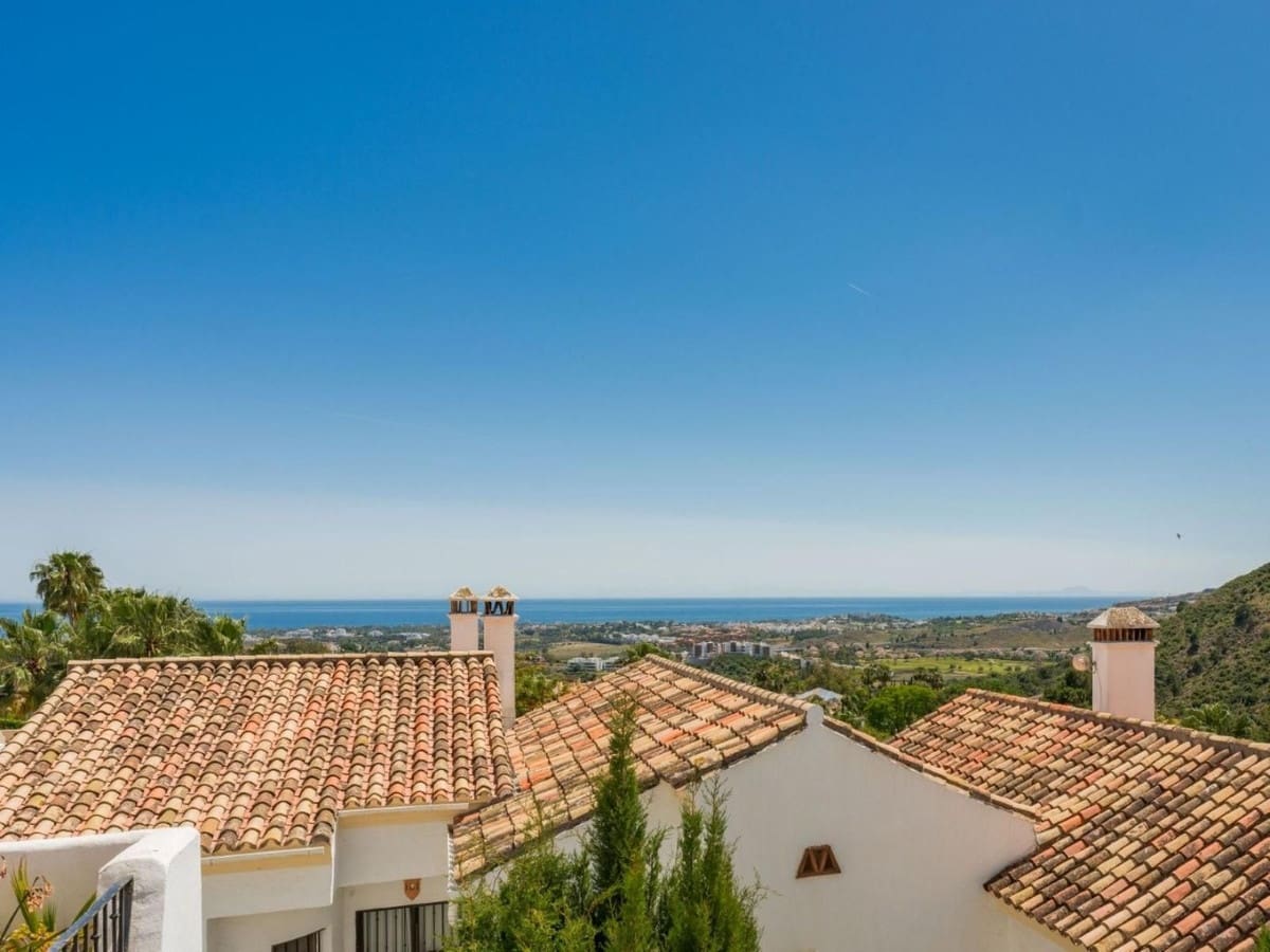 3 soveværelse Lejlighed til salg i Los Arqueros med swimmingpool - € 595.000 (Ref: 9015598)