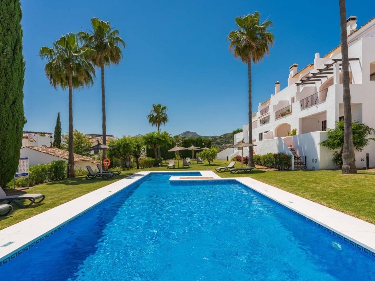 3 soveværelse Lejlighed til salg i Los Arqueros med swimmingpool - € 595.000 (Ref: 9015598)