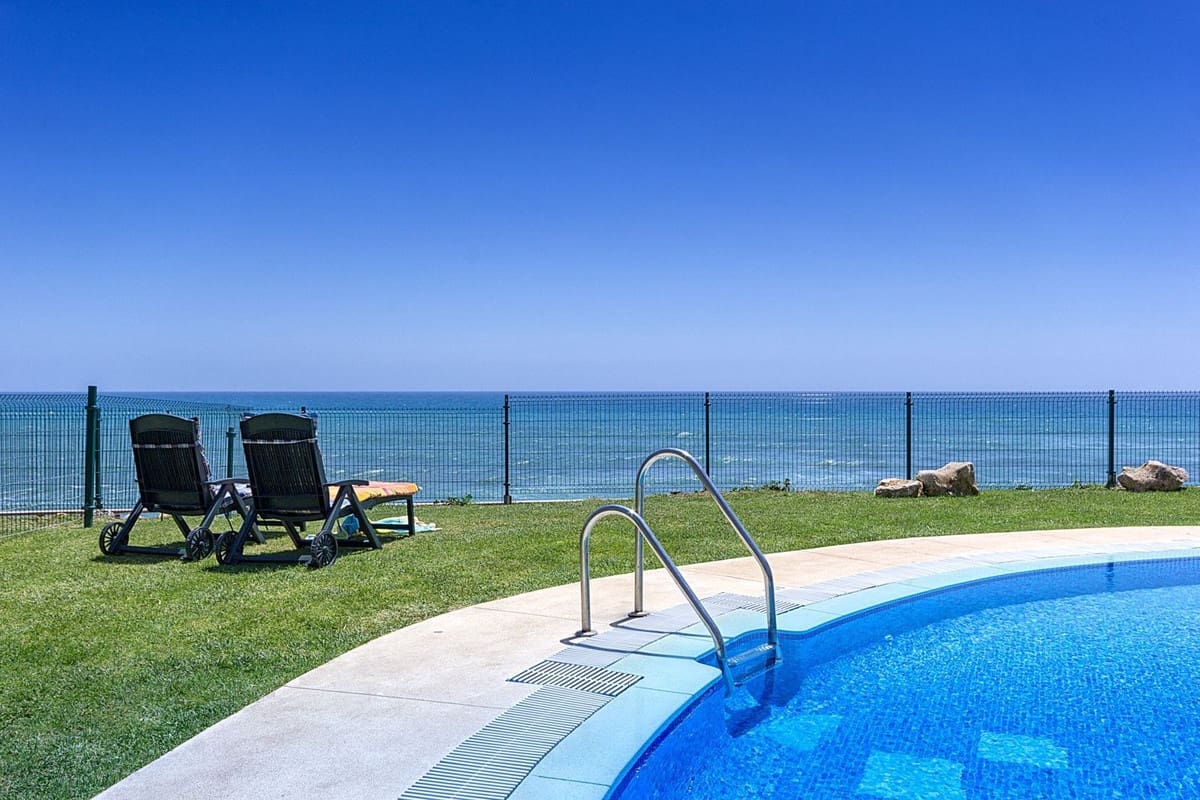 2 soveværelse Lejlighed til salg i Calahonda med swimmingpool garage - € 1.100.000 (Ref: 9061621)