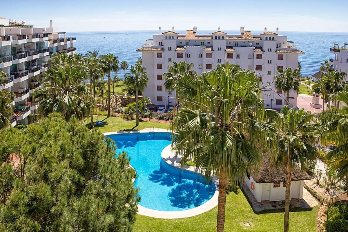 2 soveværelse Lejlighed til salg i Calahonda med swimmingpool garage - € 1.100.000 (Ref: 9061621)