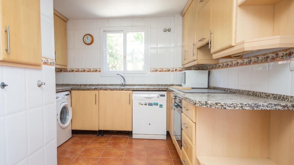 3 bedroom Townhouse for sale in La Duquesa / Puerto de la Duquesa with pool garage - € 339,000 (Ref: 9074006)