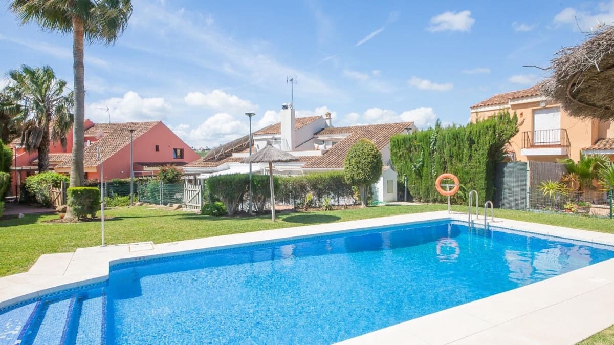 3 bedroom Townhouse for sale in La Duquesa / Puerto de la Duquesa with pool garage - € 339,000 (Ref: 9074006)