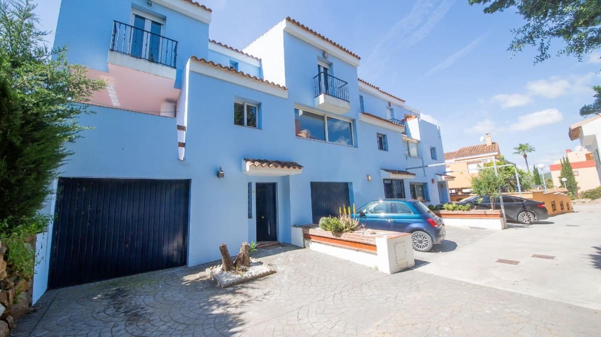 3 bedroom Townhouse for sale in La Duquesa / Puerto de la Duquesa with pool garage - € 339,000 (Ref: 9074006)