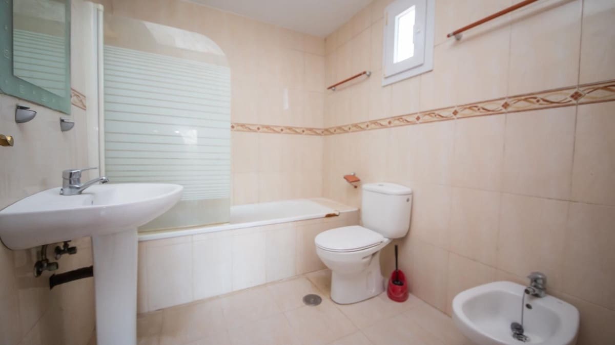 3 bedroom Townhouse for sale in La Duquesa / Puerto de la Duquesa with pool garage - € 339,000 (Ref: 9074006)