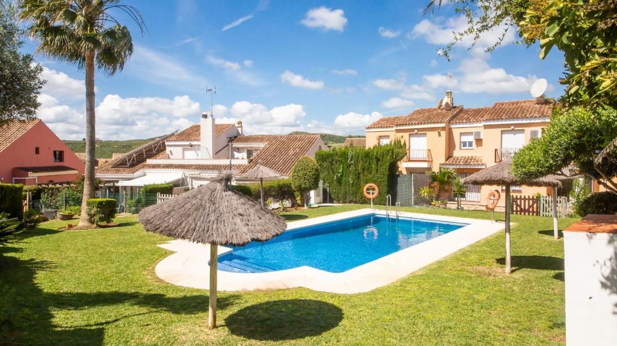 3 bedroom Townhouse for sale in La Duquesa / Puerto de la Duquesa with pool garage - € 339,000 (Ref: 9074006)