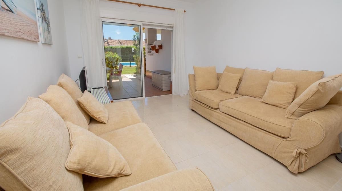 2 soverom Leilighet til salgs i La Duquesa / Puerto de la Duquesa med svømmebasseng garasje - € 209 000 (Ref: 9097628)