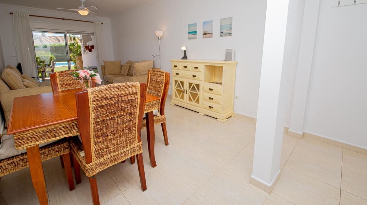 2 soverom Leilighet til salgs i La Duquesa / Puerto de la Duquesa med svømmebasseng garasje - € 209 000 (Ref: 9097628)