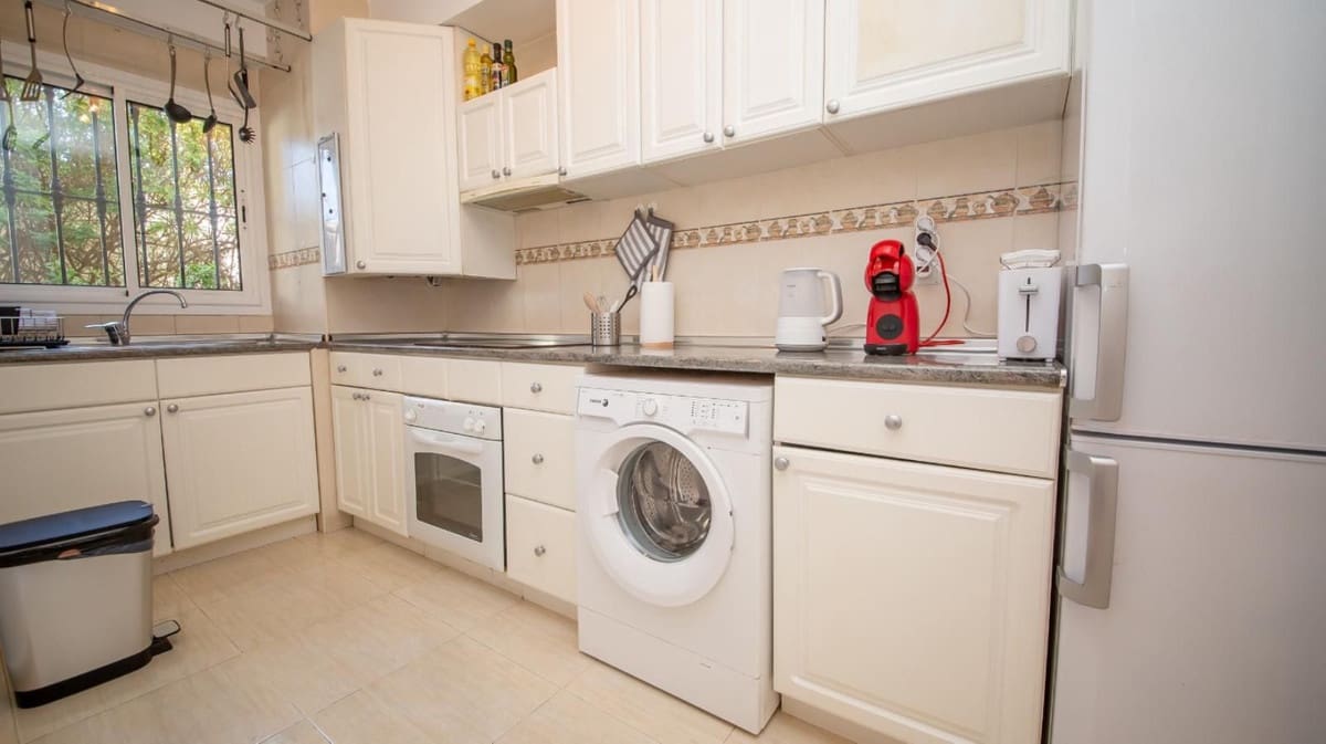 2 soverom Leilighet til salgs i La Duquesa / Puerto de la Duquesa med svømmebasseng garasje - € 209 000 (Ref: 9097628)