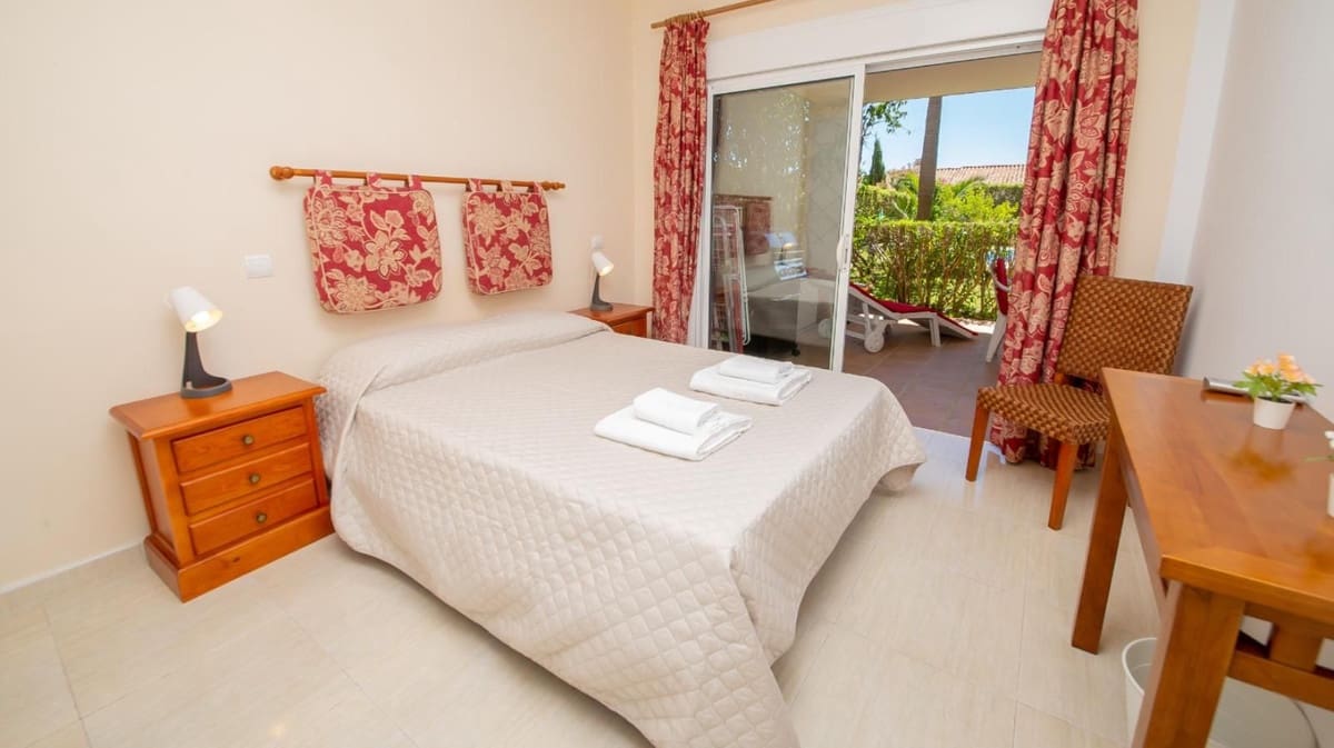 2 soverom Leilighet til salgs i La Duquesa / Puerto de la Duquesa med svømmebasseng garasje - € 209 000 (Ref: 9097628)