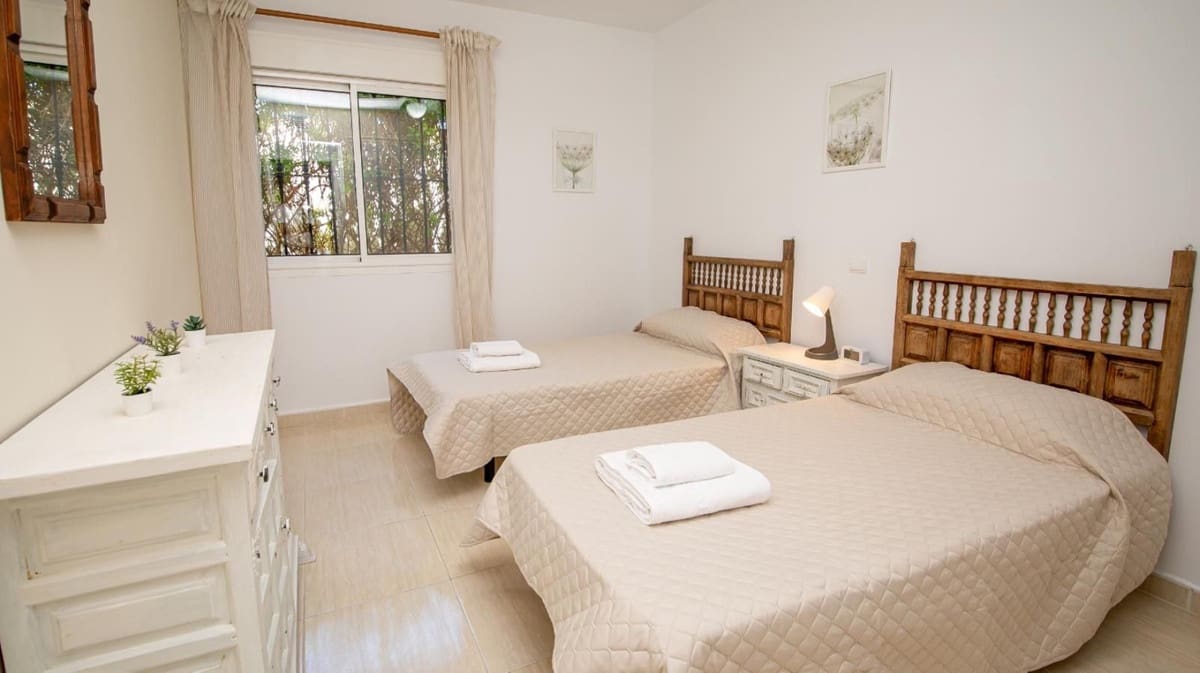 2 soverom Leilighet til salgs i La Duquesa / Puerto de la Duquesa med svømmebasseng garasje - € 209 000 (Ref: 9097628)