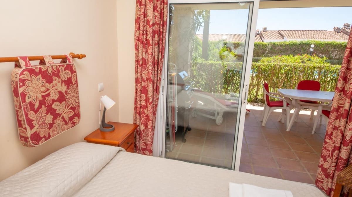 2 soverom Leilighet til salgs i La Duquesa / Puerto de la Duquesa med svømmebasseng garasje - € 209 000 (Ref: 9097628)