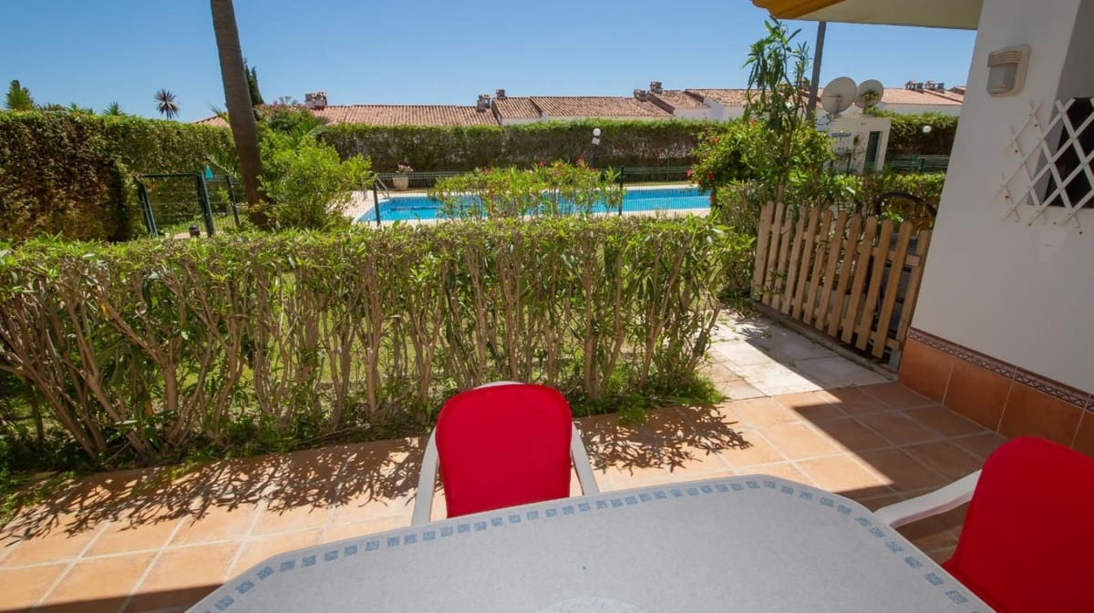 2 soverom Leilighet til salgs i La Duquesa / Puerto de la Duquesa med svømmebasseng garasje - € 209 000 (Ref: 9097628)