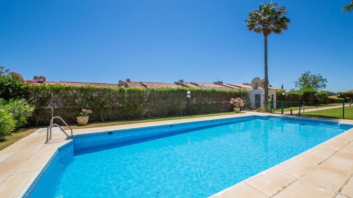 2 soverom Leilighet til salgs i La Duquesa / Puerto de la Duquesa med svømmebasseng garasje - € 209 000 (Ref: 9097628)