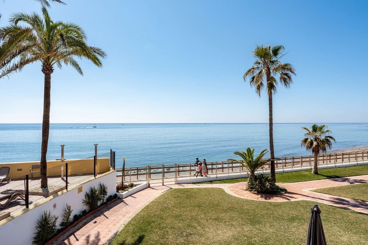 2 bedroom Apartment for sale in Calahonda with pool - € 580,000 (Ref: 9099786)