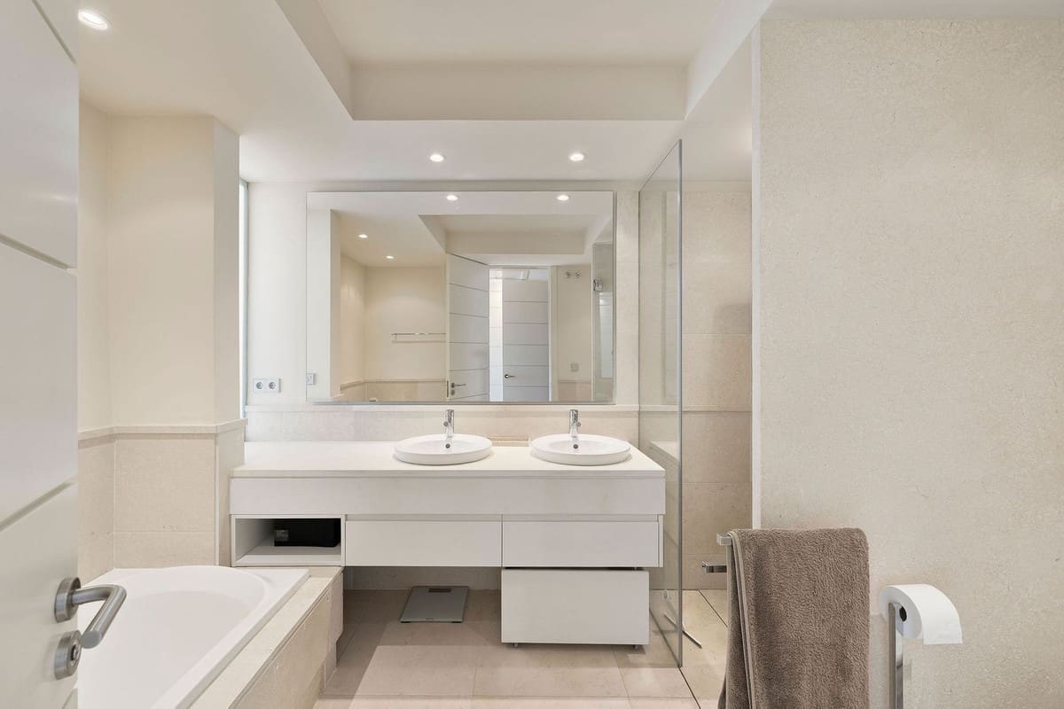 2 soveværelse Penthouse til salg i Los Flamingos med swimmingpool - € 755.000 (Ref: 9101581)