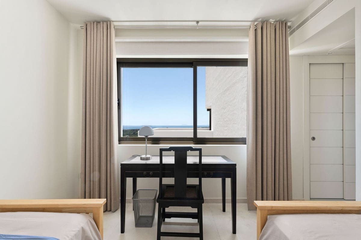 2 soveværelse Penthouse til salg i Los Flamingos med swimmingpool - € 755.000 (Ref: 9101581)