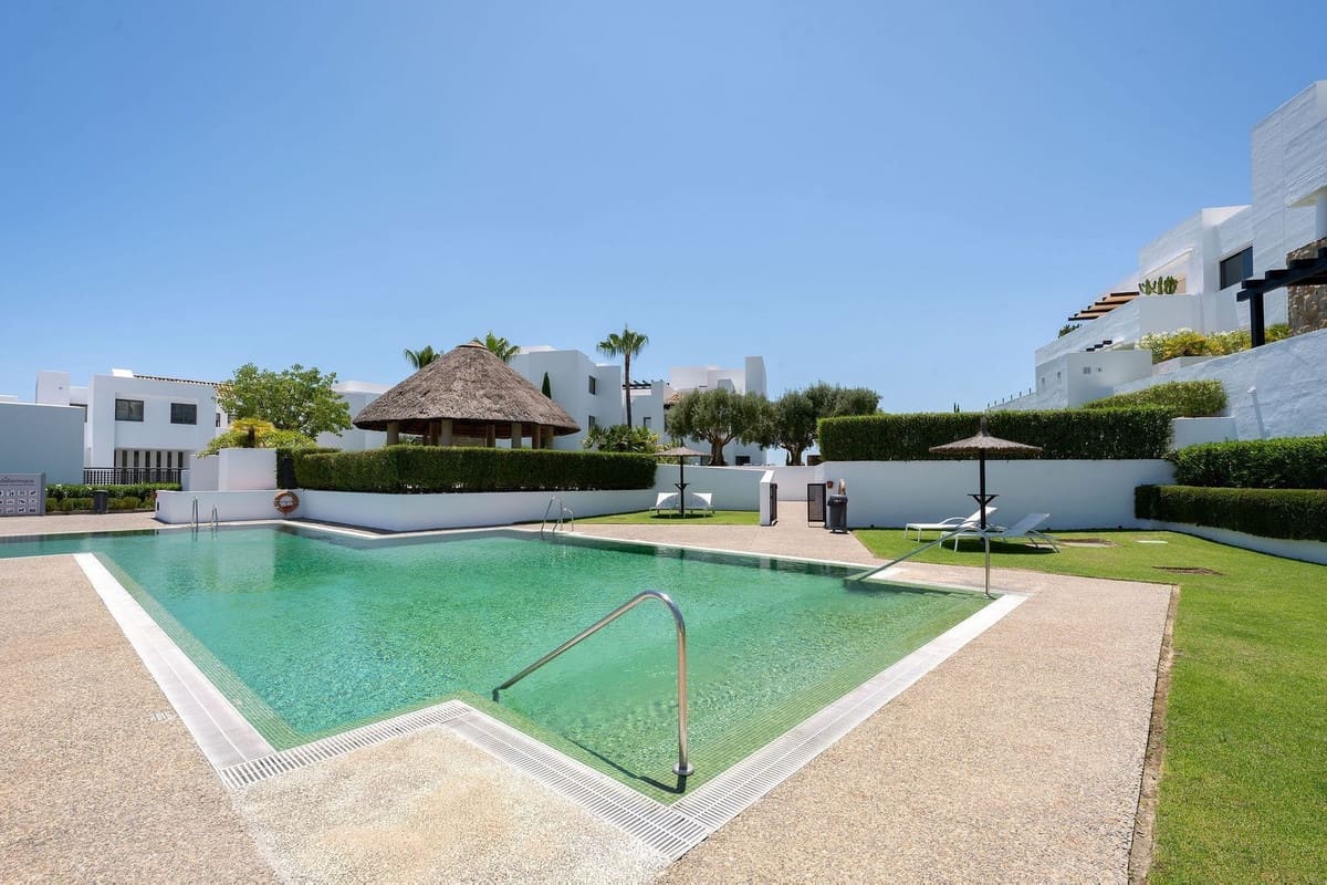 2 soveværelse Penthouse til salg i Los Flamingos med swimmingpool - € 755.000 (Ref: 9101581)