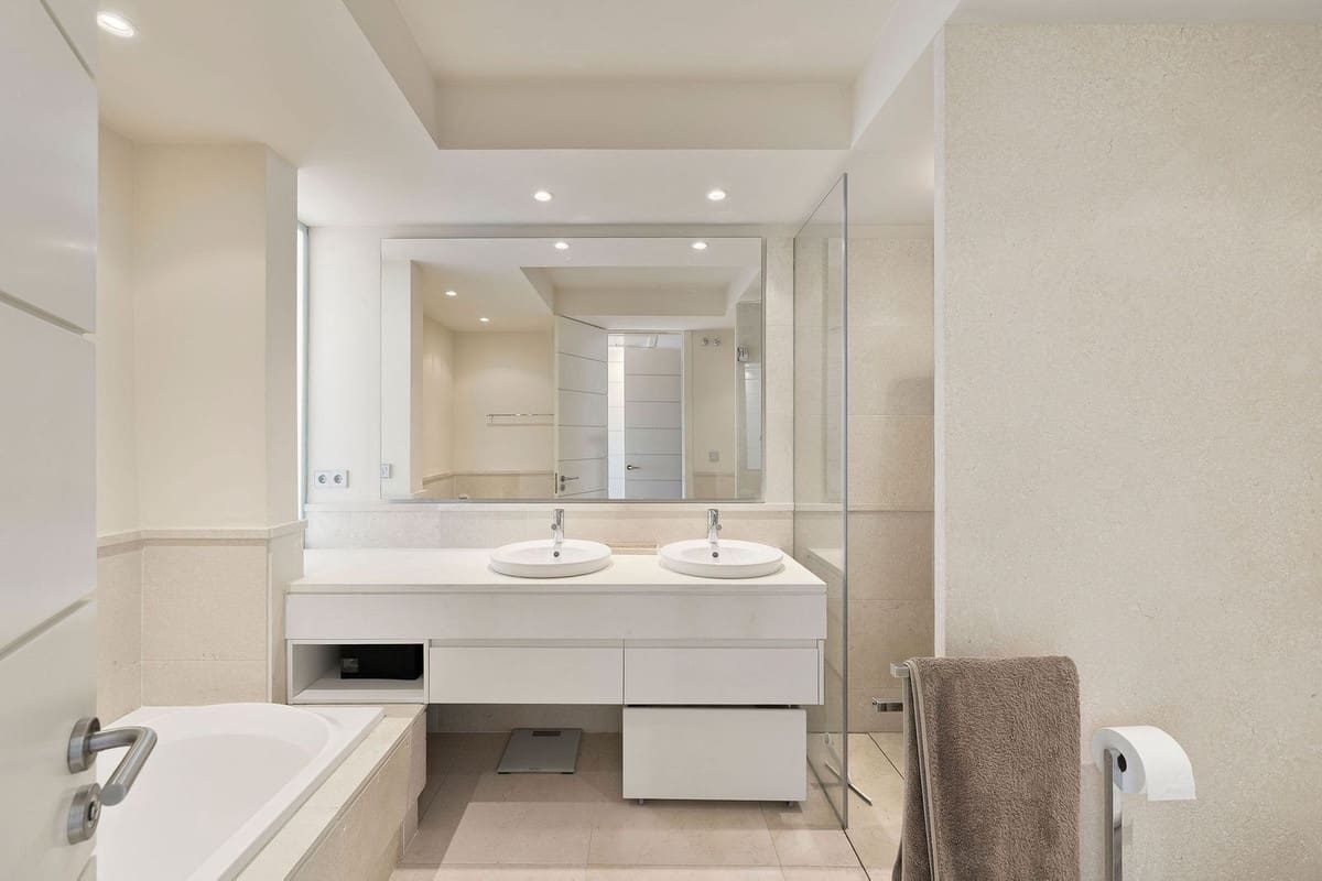 2 sypialnia Penthouse na sprzedaż w Los Flamingos z basenem - 725 000 € (Ref: 9101581)