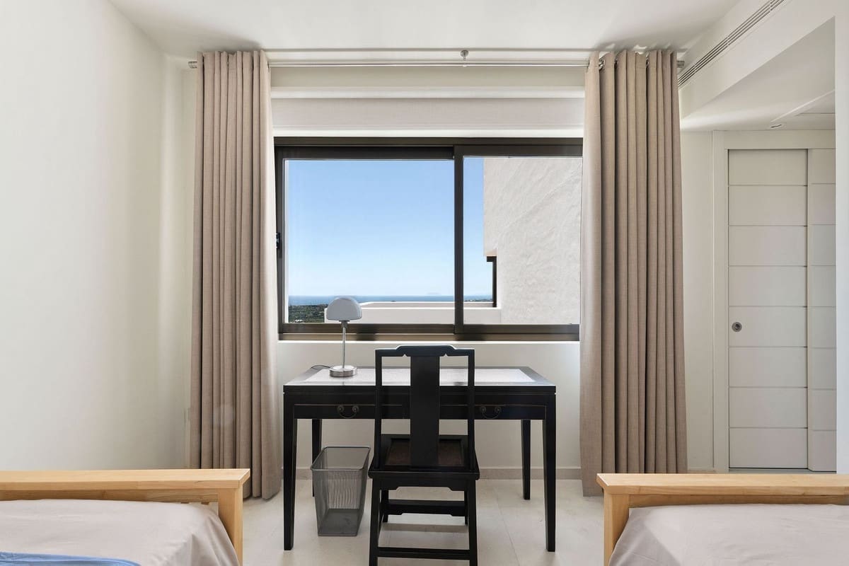 2 sypialnia Penthouse na sprzedaż w Los Flamingos z basenem - 725 000 € (Ref: 9101581)