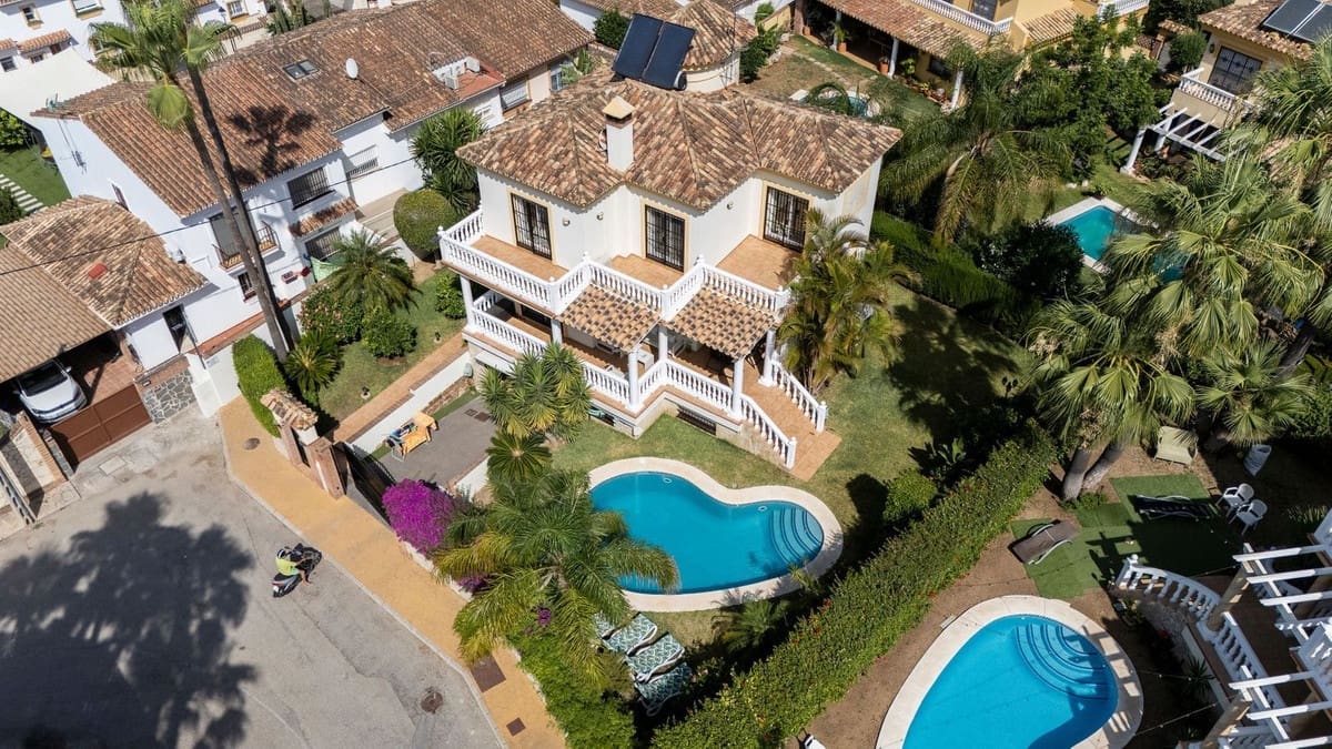 5 slaapkamer Villa te koop in Fuengirola met zwembad garage - € 867.000 (Ref: 9107994)