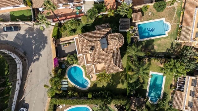 5 sypialnia Willa na sprzedaż w Fuengirola z basenem garażem - 867 000 € (Ref: 9107994)