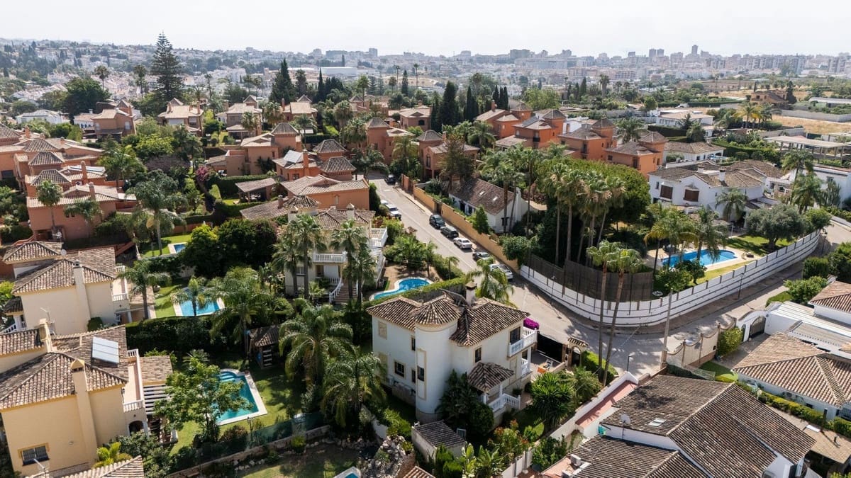 5 slaapkamer Villa te koop in Fuengirola met zwembad garage - € 867.000 (Ref: 9107994)