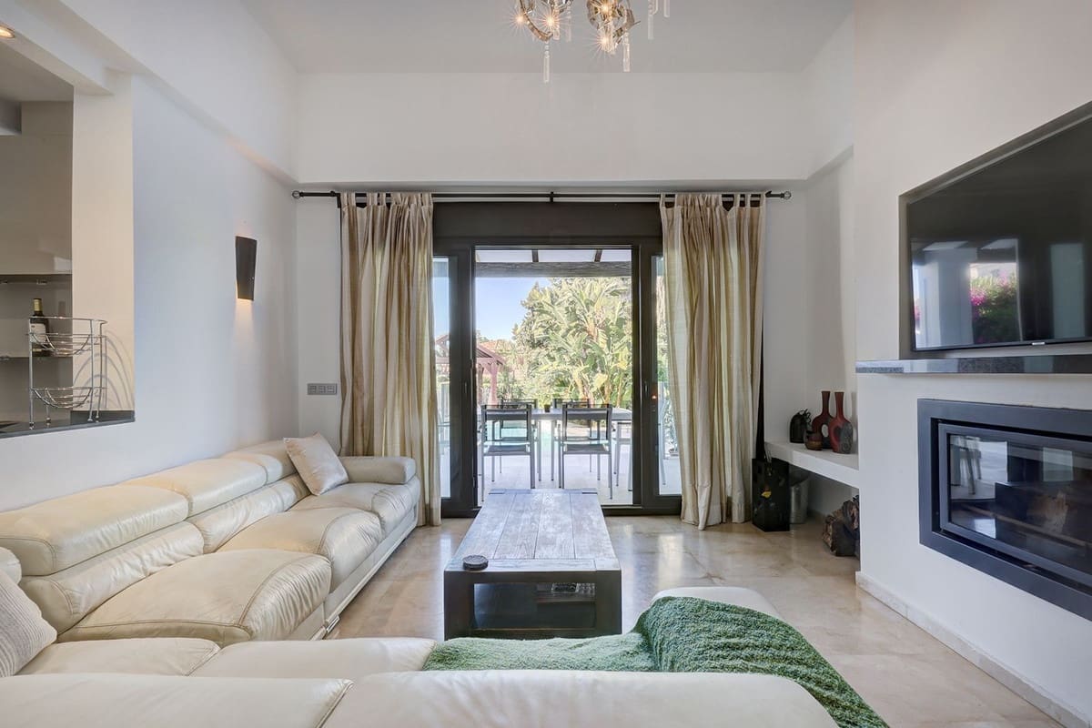 5 soveværelse Villa til salg i El Rosario med swimmingpool garage - € 1.750.000 (Ref: 9107996)