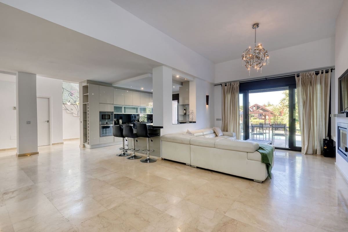 5 soveværelse Villa til salg i El Rosario med swimmingpool garage - € 1.750.000 (Ref: 9107996)