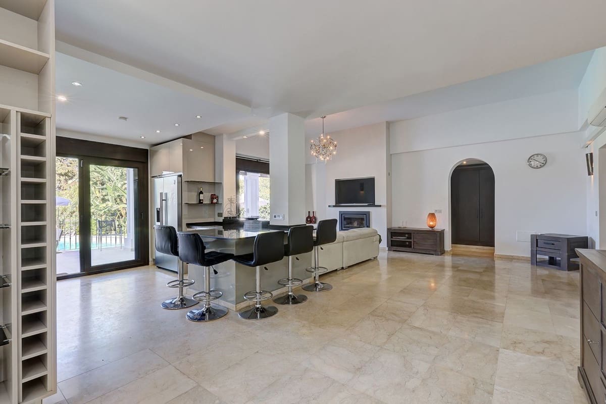 5 soveværelse Villa til salg i El Rosario med swimmingpool garage - € 1.750.000 (Ref: 9107996)