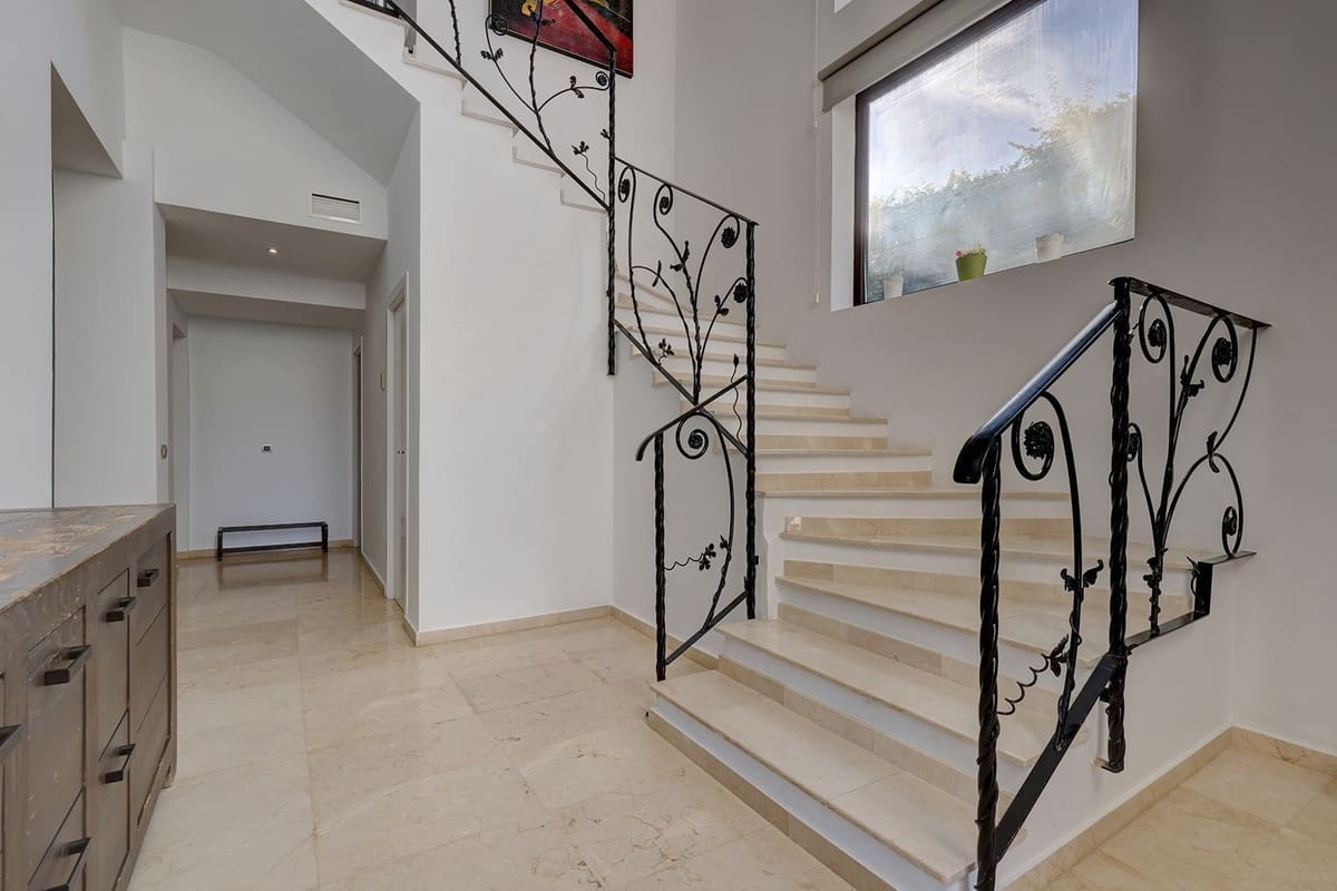 5 soveværelse Villa til salg i El Rosario med swimmingpool garage - € 1.750.000 (Ref: 9107996)