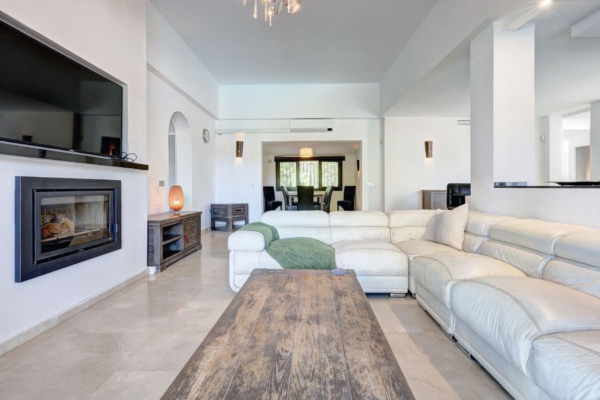 5 soveværelse Villa til salg i El Rosario med swimmingpool garage - € 1.750.000 (Ref: 9107996)