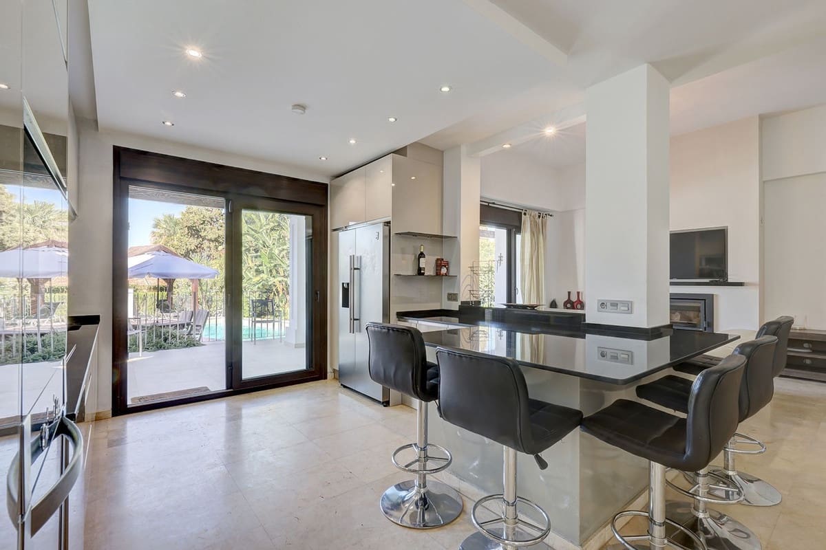 5 soveværelse Villa til salg i El Rosario med swimmingpool garage - € 1.750.000 (Ref: 9107996)