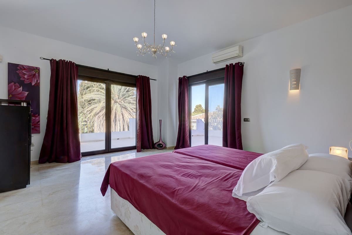 5 soveværelse Villa til salg i El Rosario med swimmingpool garage - € 1.750.000 (Ref: 9107996)