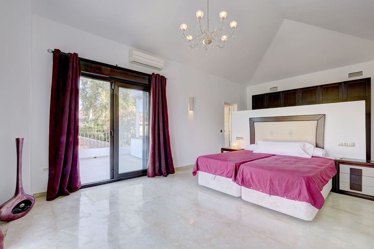 5 soveværelse Villa til salg i El Rosario med swimmingpool garage - € 1.750.000 (Ref: 9107996)