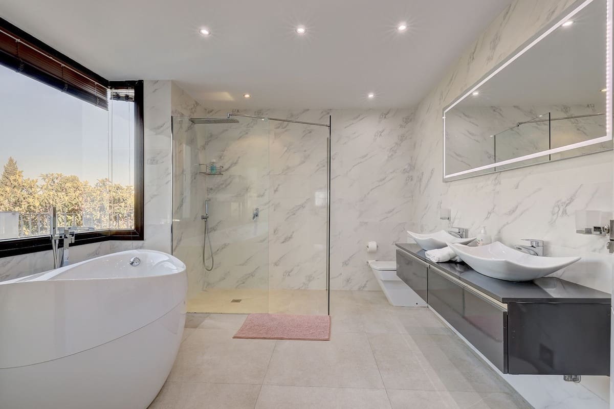 5 soveværelse Villa til salg i El Rosario med swimmingpool garage - € 1.750.000 (Ref: 9107996)