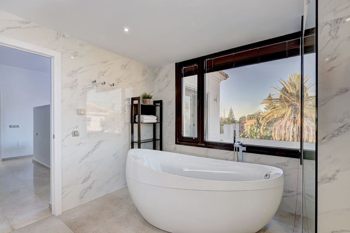 5 soveværelse Villa til salg i El Rosario med swimmingpool garage - € 1.750.000 (Ref: 9107996)