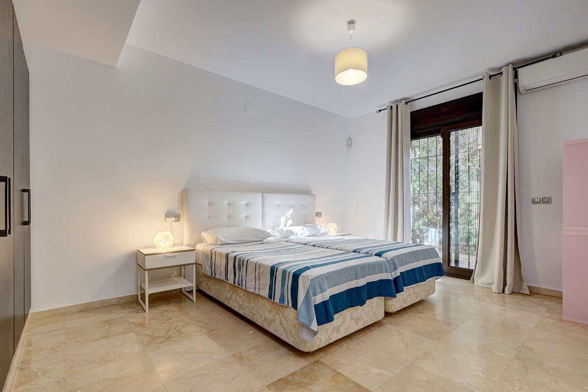 5 soveværelse Villa til salg i El Rosario med swimmingpool garage - € 1.750.000 (Ref: 9107996)