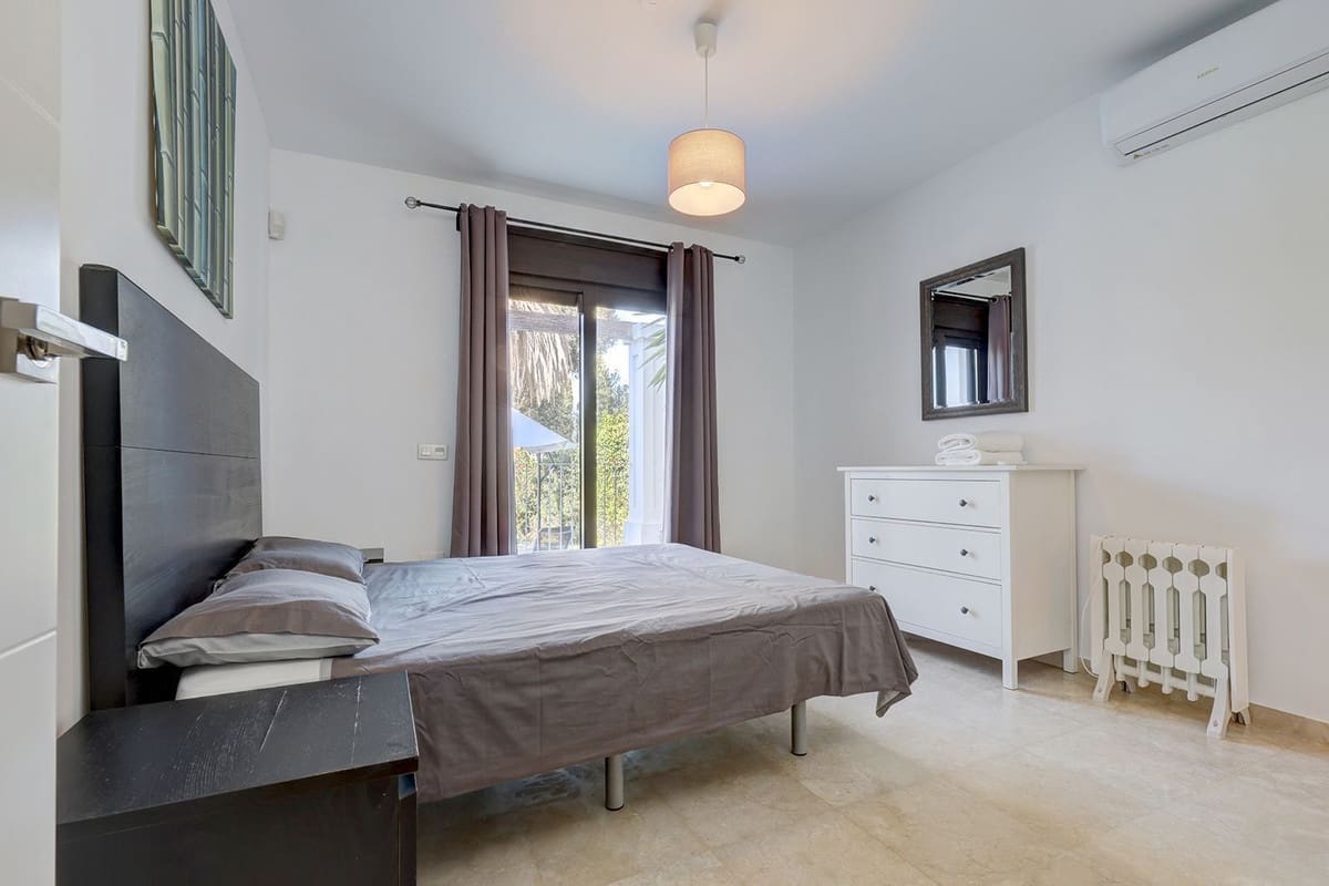 5 soveværelse Villa til salg i El Rosario med swimmingpool garage - € 1.750.000 (Ref: 9107996)