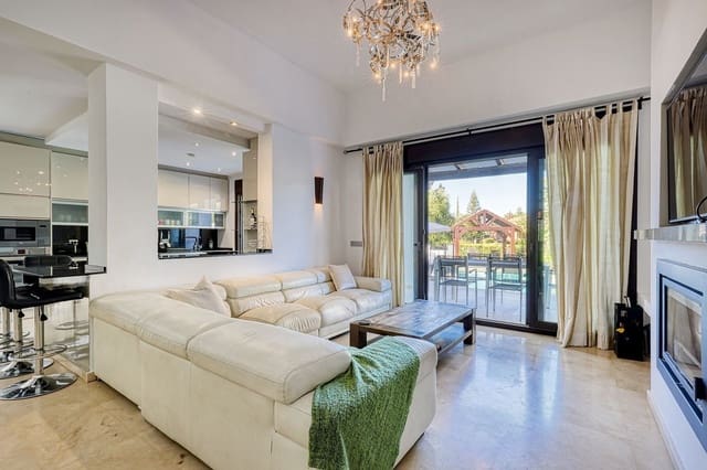 5 sypialnia Willa na sprzedaż w El Rosario, Marbella z basenem garażem - 1 750 000 € (Ref: 9107996)