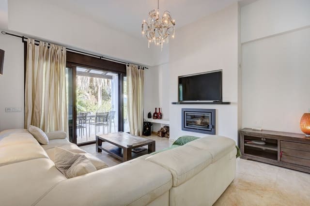 5 sypialnia Willa na sprzedaż w El Rosario, Marbella z basenem garażem - 1 750 000 € (Ref: 9107996)