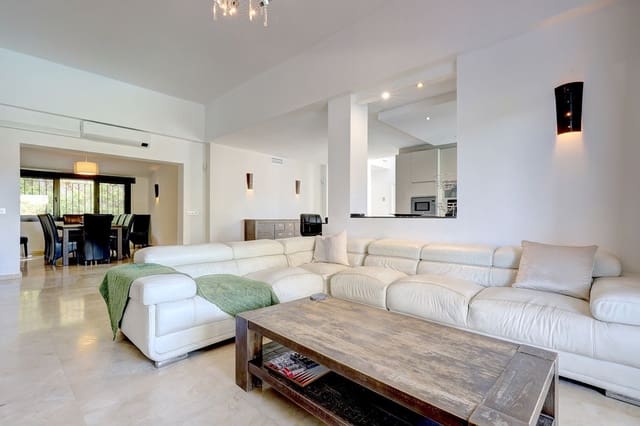 5 sypialnia Willa na sprzedaż w El Rosario, Marbella z basenem garażem - 1 750 000 € (Ref: 9107996)