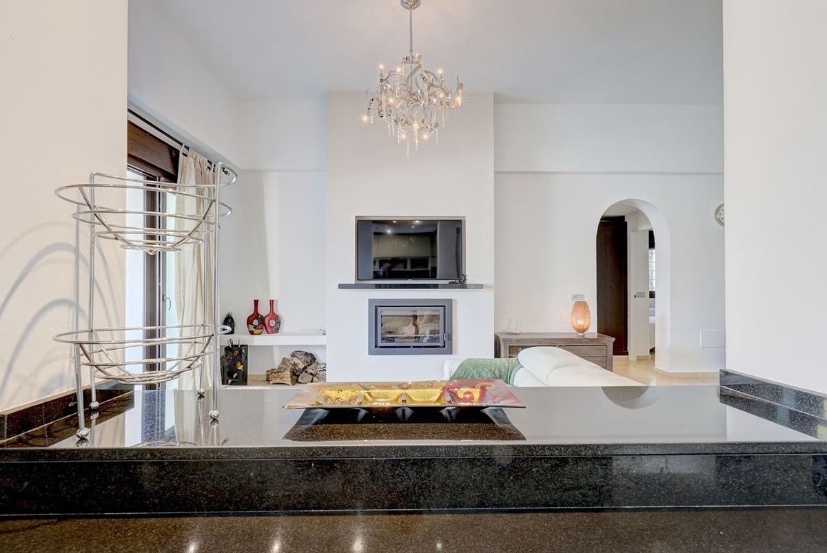 5 soveværelse Villa til salg i El Rosario med swimmingpool garage - € 1.750.000 (Ref: 9107996)